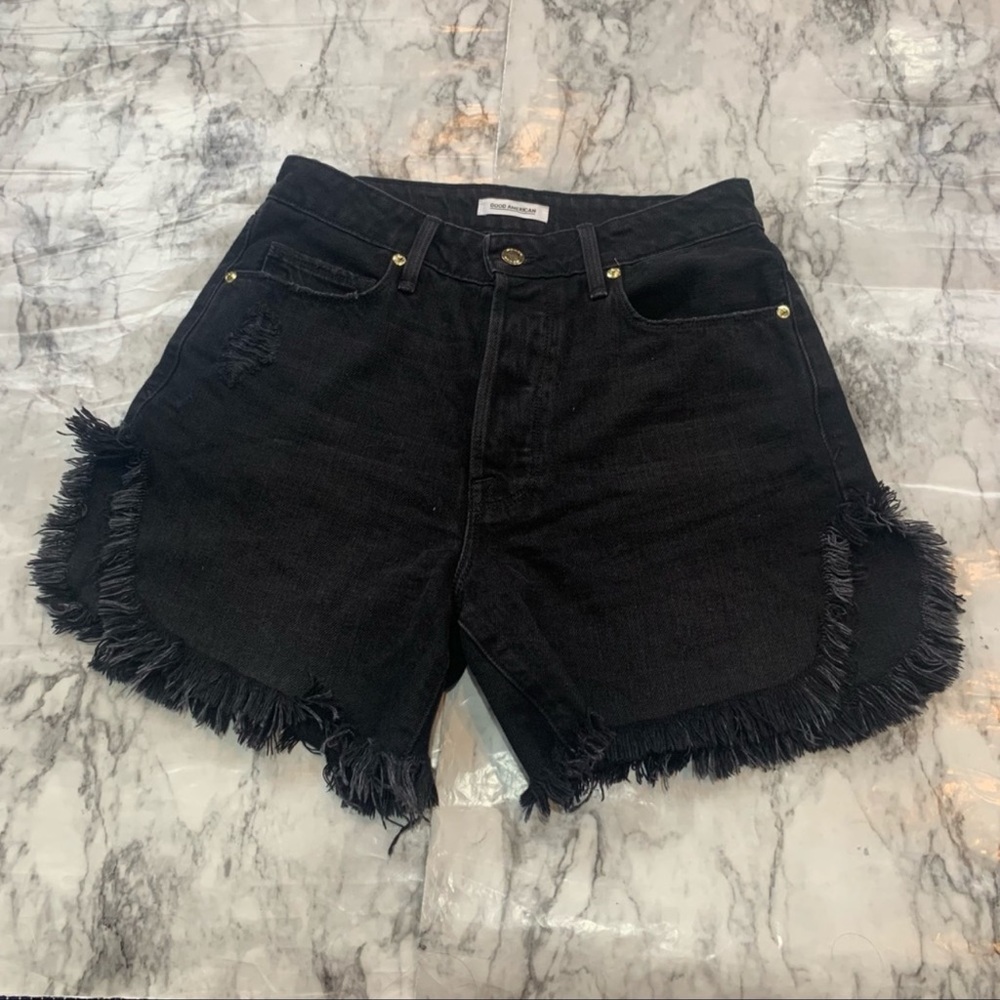 Good American black denim frayed shorts 7 in dad short